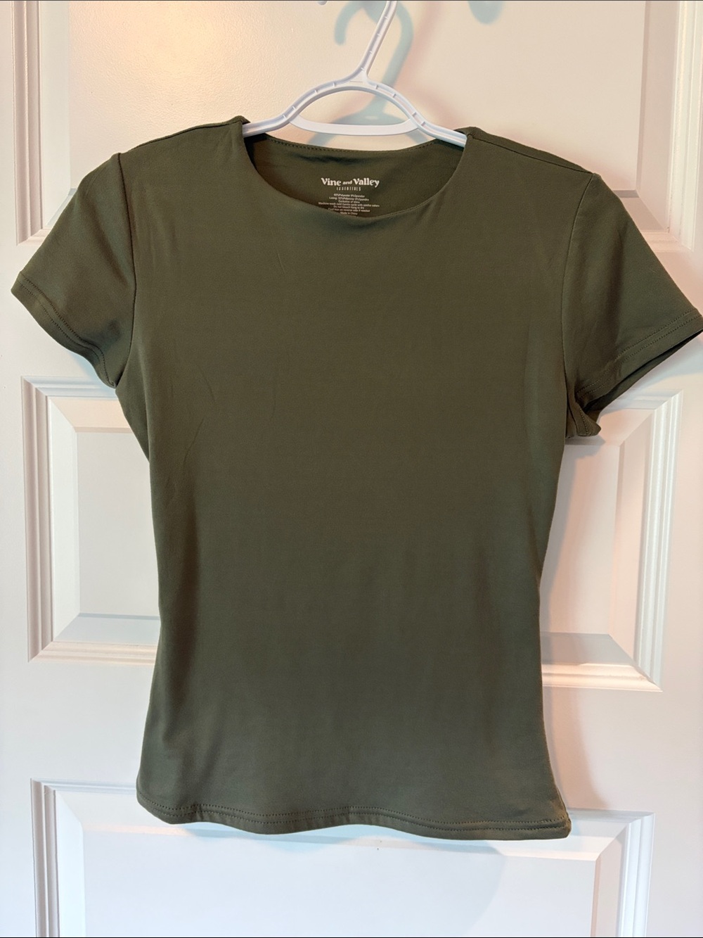 Vine and Valley Essentials slim-fit short-sleeve crew neck t-shirt